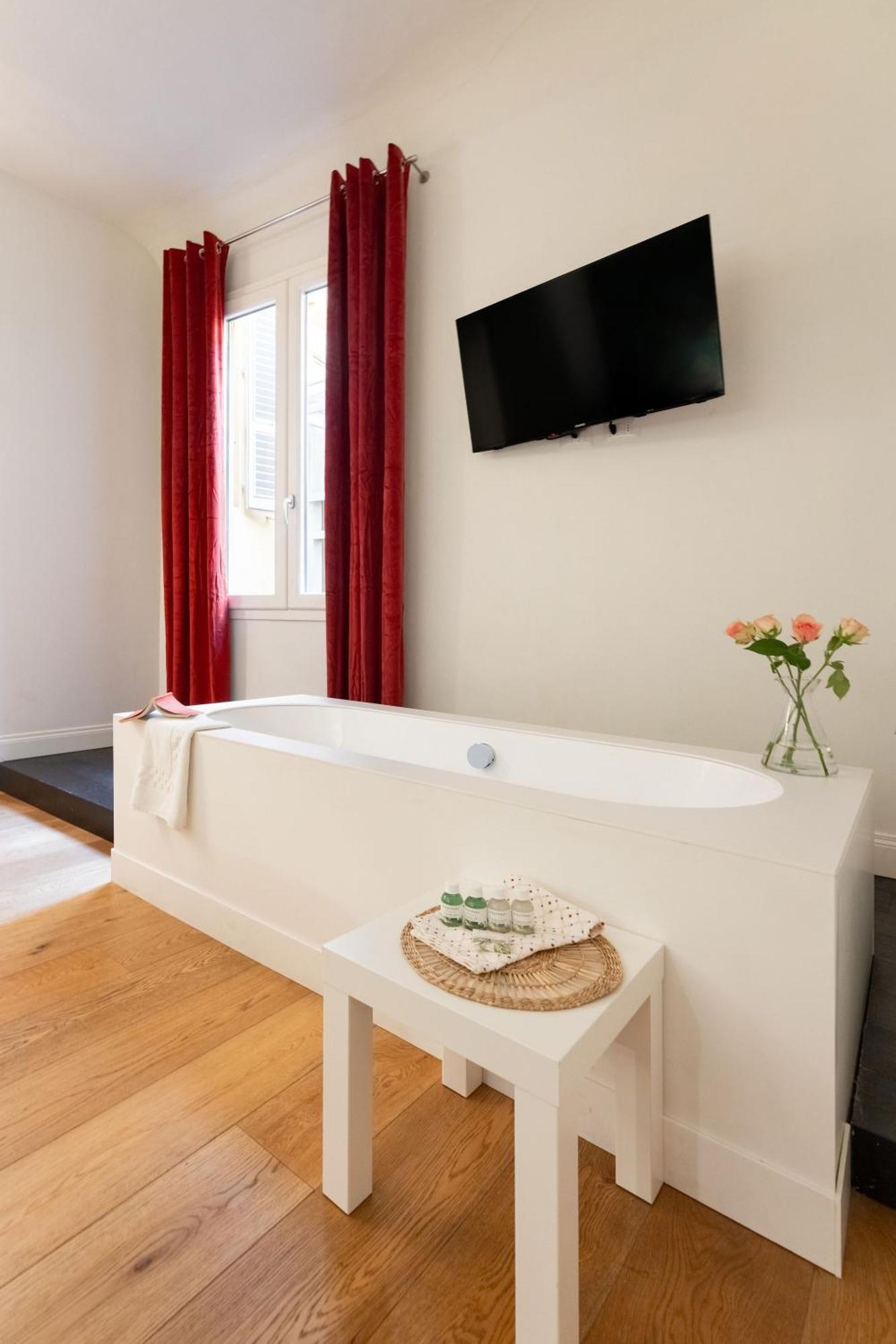 Tb-One Bedroom Luxury Apartment In The Fashion District Флоренція Екстер'єр фото